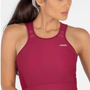 Stronger topp träning  - Träning topp från Stronger, storlek är S men passar även en XS.