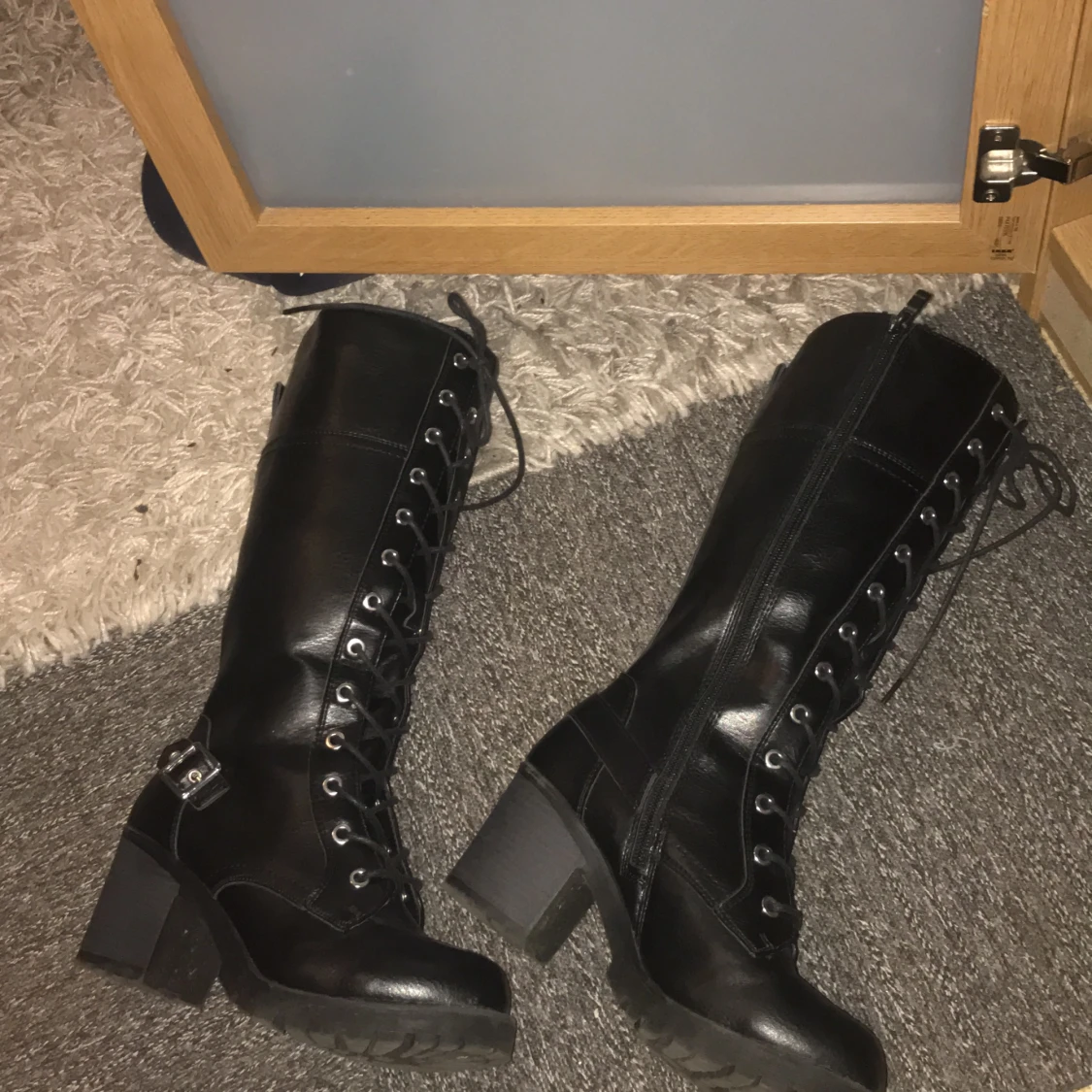 Svarta kängor  - 90