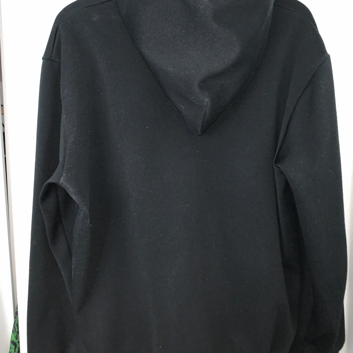 Hoodie från märket CDG i storlek XL, passar som L. - 91