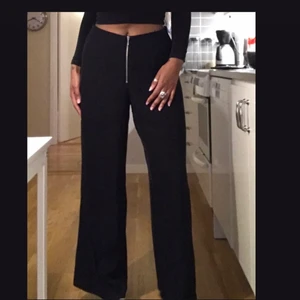 Fräscha svarta byxor - Dessa var mina favoriter under en lång period men har nu blivit för stora för mig!