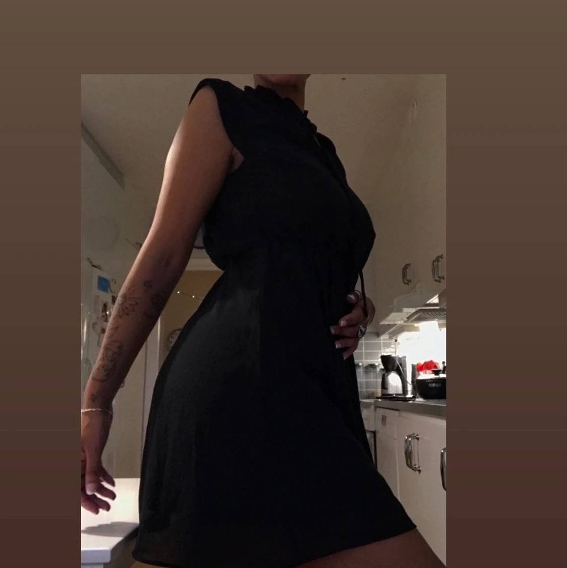 Svart supergullig klänning - 90