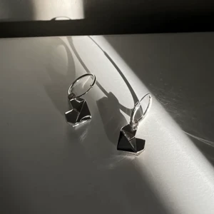 Örhängen  - Jättefina örhängen i 925 sterling silver. Kommer helt nya och oanvända! Köparen står för frakten på 19kr