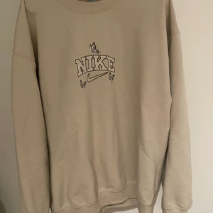 Nike  - Nike tröja i strl L buda på 