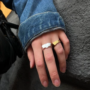 Cloud-ring - Superfin ring i 925 sterling silver. Ringen är justerbar och unisex så passar till alla. Köparen står för frakten på 19kr.