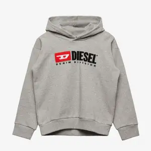 Säljer en grå diesel hoodie som jag knappt har använt väldigt fin dock men använder inte den det är därför jag vill sälja den.