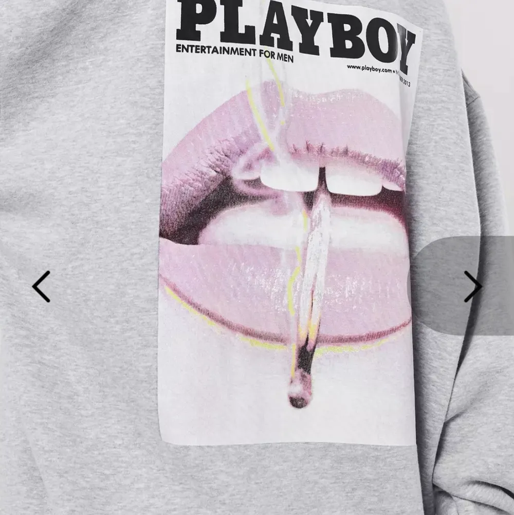 Säljer denna fina Playboy hoodien, den är storlek M men är ganska stor. Den är lite nopprig bara men annars fin i skicket!. Hoodies.