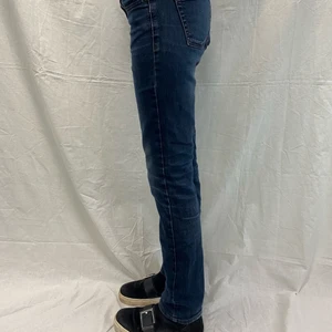 Straight jeana - Mörk blåa lågmidjade straight jeans 
