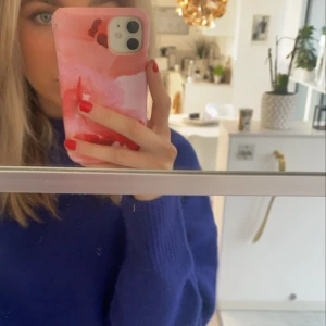 Stickad tröja - Säljer denna superfina stickade tröjan från zara som är helt slut i lager! knappt använd, alltså som ny 💙 köparen står för frakten