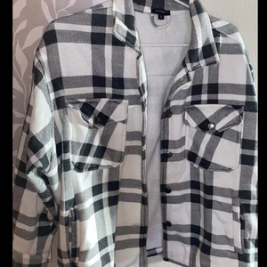 RUTIG JACKA - Lite oversized modell