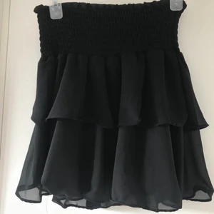 Chelsea kjol - Helt ny Chelsea kjol, aldrig använd då jag köpte fel storlek. Råkade dock dra bort lapparna innan jag testade🙈 köpte för 450kr säljer för 250