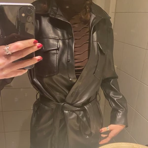 SKIN JACKA - säljer min skinjacka använd cirka 3 ggr fint skick