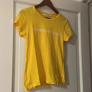 Calvin Klein t-shirt - Jättebra skick knappt använd!