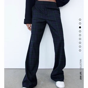 Byxor zara  - Säljer dessa snygga byxor från zara. Aldrig använda! Så jättefint skick 