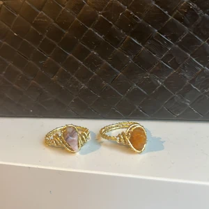 Egengjorda ringar - Jag gör egna ringar i denna stilen. Färgerna som finns att välja på är svart, vit, grå, glas, mörkgrön, ljusgrön, blå aktig (grå med blått stänk), orange, gul, rosa, lila, brun och rödbrun ❤️‍🔥❤️‍🔥