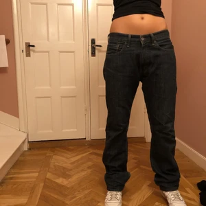 Levi’s 505 baggy jeans - Skitsnygga bagge Levi’s jeans modell 505. Dessa var mina absoluta favorit byxor förut men nu är de inte riktigt min stil och tänker att de nog gör någon annan gladare:) De är i superbra skick och passar till vad som helst! Skriv för bättre bilder! 