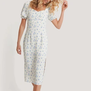 NAKD - SUPERFIN sommarklänning från NAKD! Använd en gång på midsommar men ser ut precis som ny 🥰 