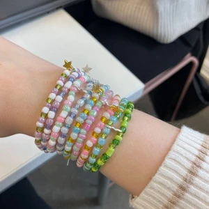 Pärlarmband  - Stilrena armband som passar perfekt till i vår och sommar. Pricken över I:et till outfiten⚡️🍭💖