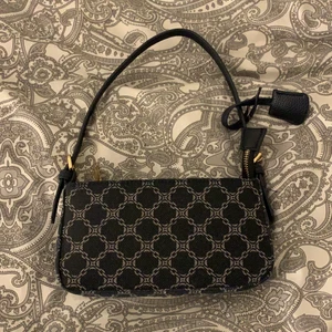 Väska - En väldigt fin liten väska från lindex, används tyvärr inte så därför säljer jag den istället 💗