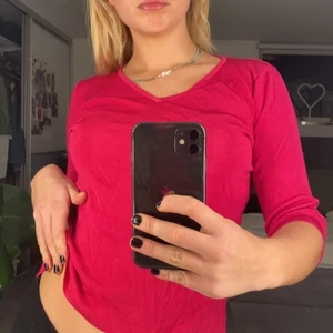 V-ringad topp💖 - Säljer denna söta v-ringade topp i en väldigt fin rosa färg!💖