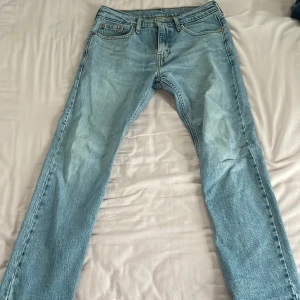 Levis  - Levis jeans, ljusblå 502. Storlek 30/30. Bra skick har vuxit ut ur dem så kan inte använda