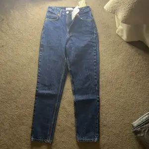 Zara mom jeans aldrig använda! Prislappen kvar, nypris runt 300kr💓
