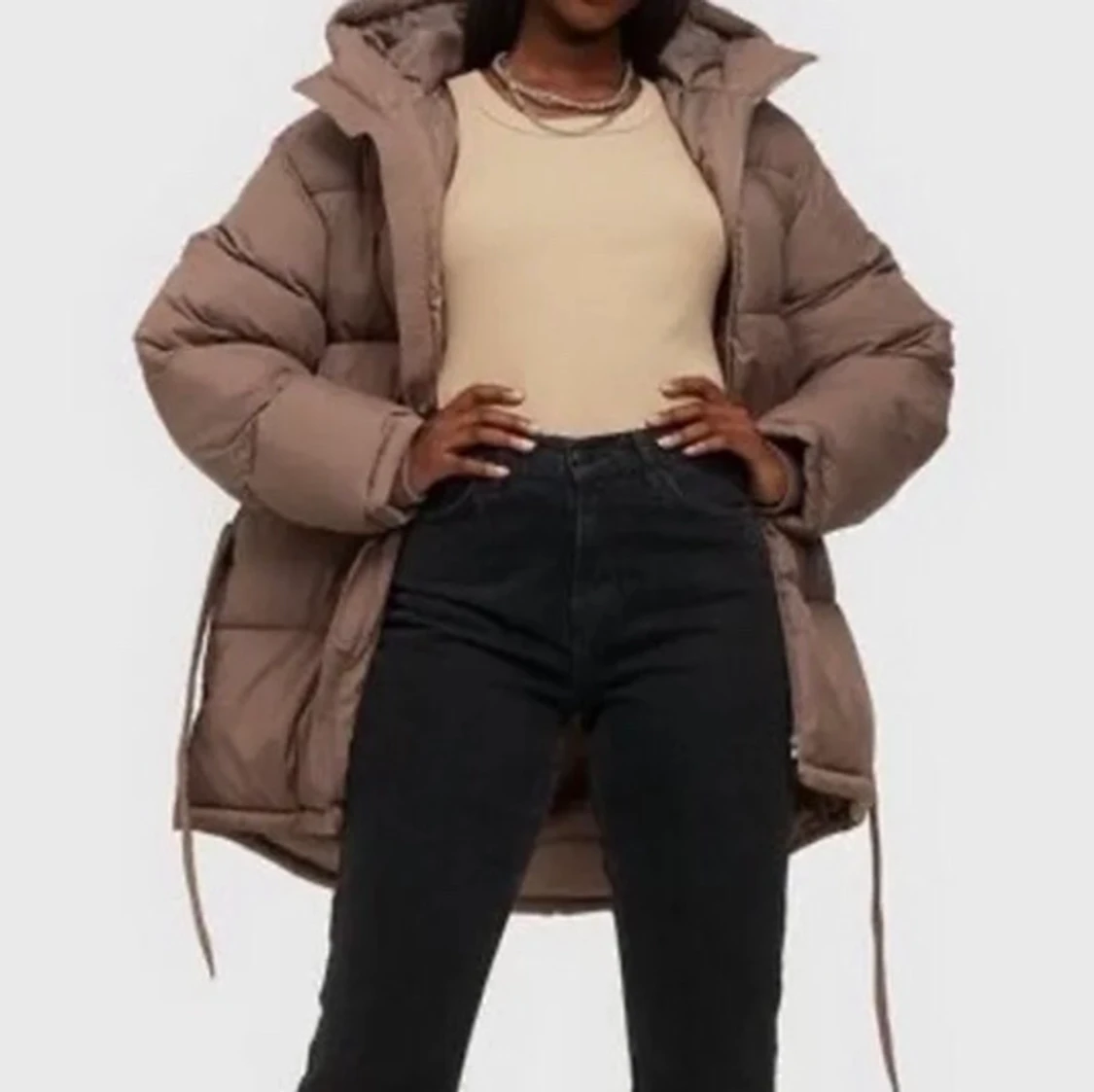 Oversized brun puffer jacka