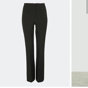 Kostymbyxor från Bik Bok - Kostymbyxor från Bik Bok🖤 Är i stolek xs och passar perfekt på mig (162)🖤 Köpte för 400kr säljer för 200+frakt🖤