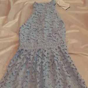 säljer denna fina babyblå klänningen ifrån nelly. Den är helt ny och har lappen kvar (endast provad). Köparen står för frakten, hör av dig vid frågor 🤗🦋priset går alltid att diskutera vid snabb affär! 