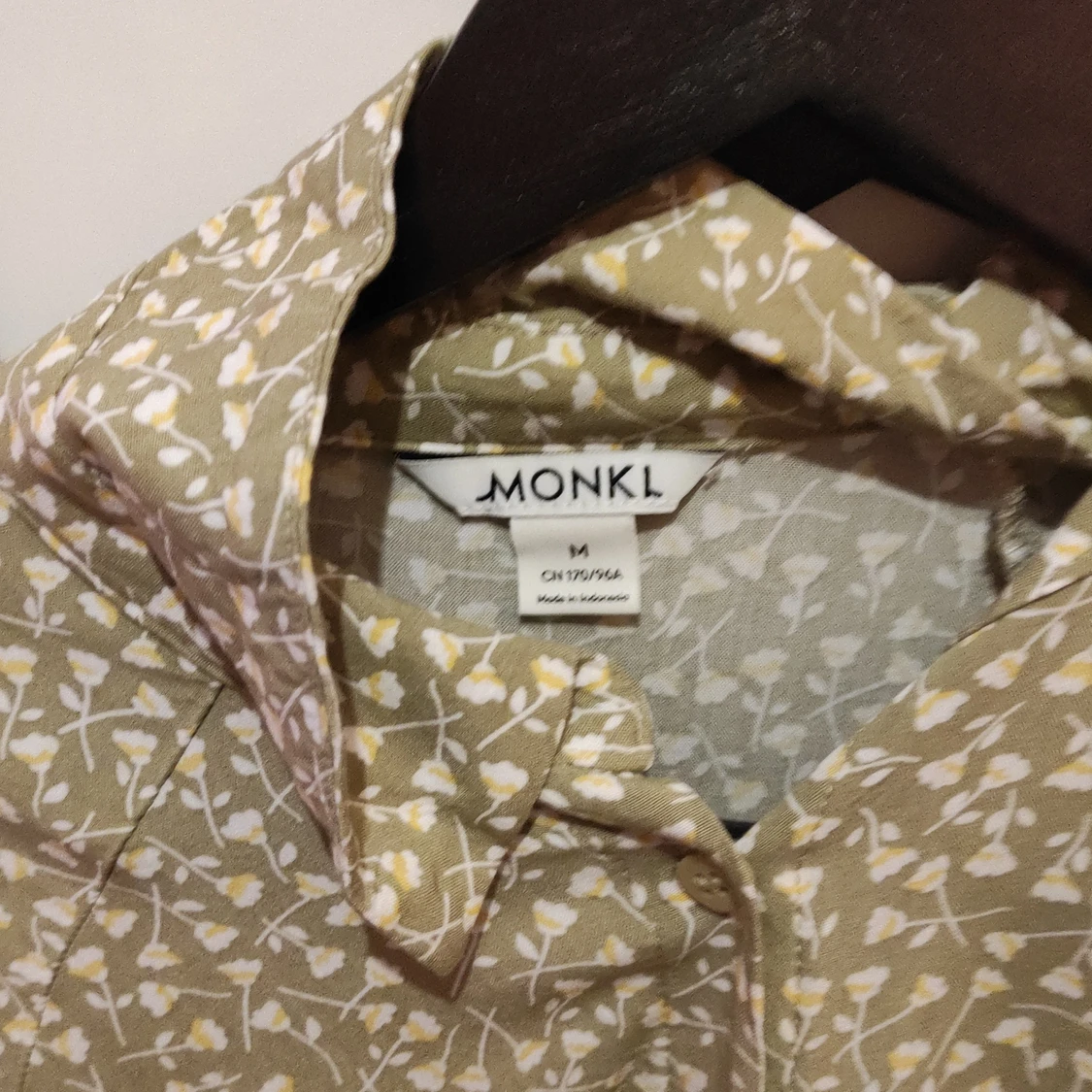 Blommig klänning med skärp - 90