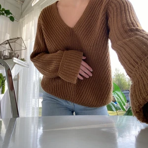 Stickad tröja - Säljer min superfina stickade tröja från Ginatricot då den inte är min stil längre. Knappt använd.