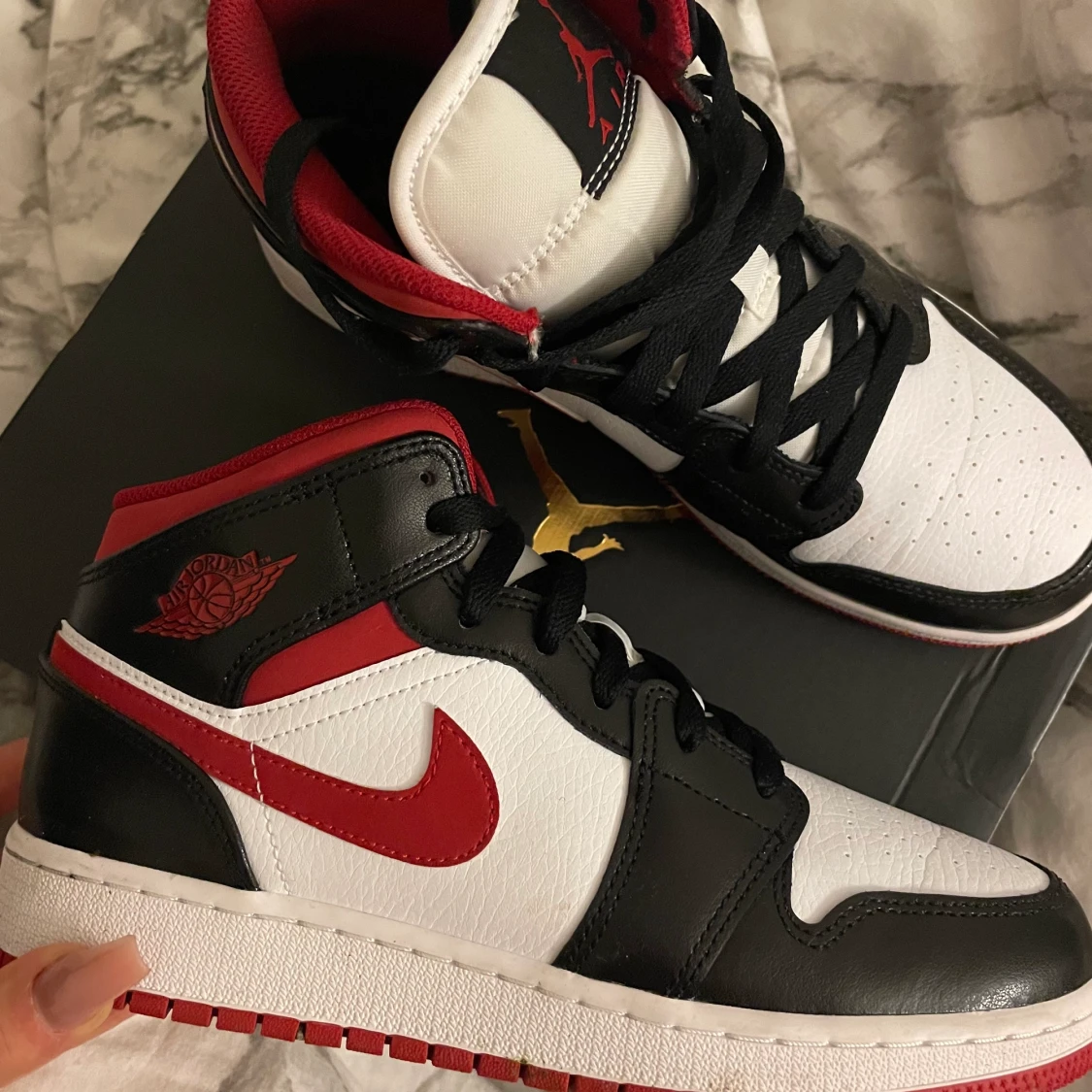 AIR JORDAN 1 MID