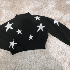 Croppad tröja - En croppad stickad tröja från Shein. Storlek S. Tjock i materialet 
