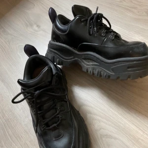 Eytys angel - Svarta Eytys angel boots i läder, så otroligt snygga, men använder tyvärr för sällan.
