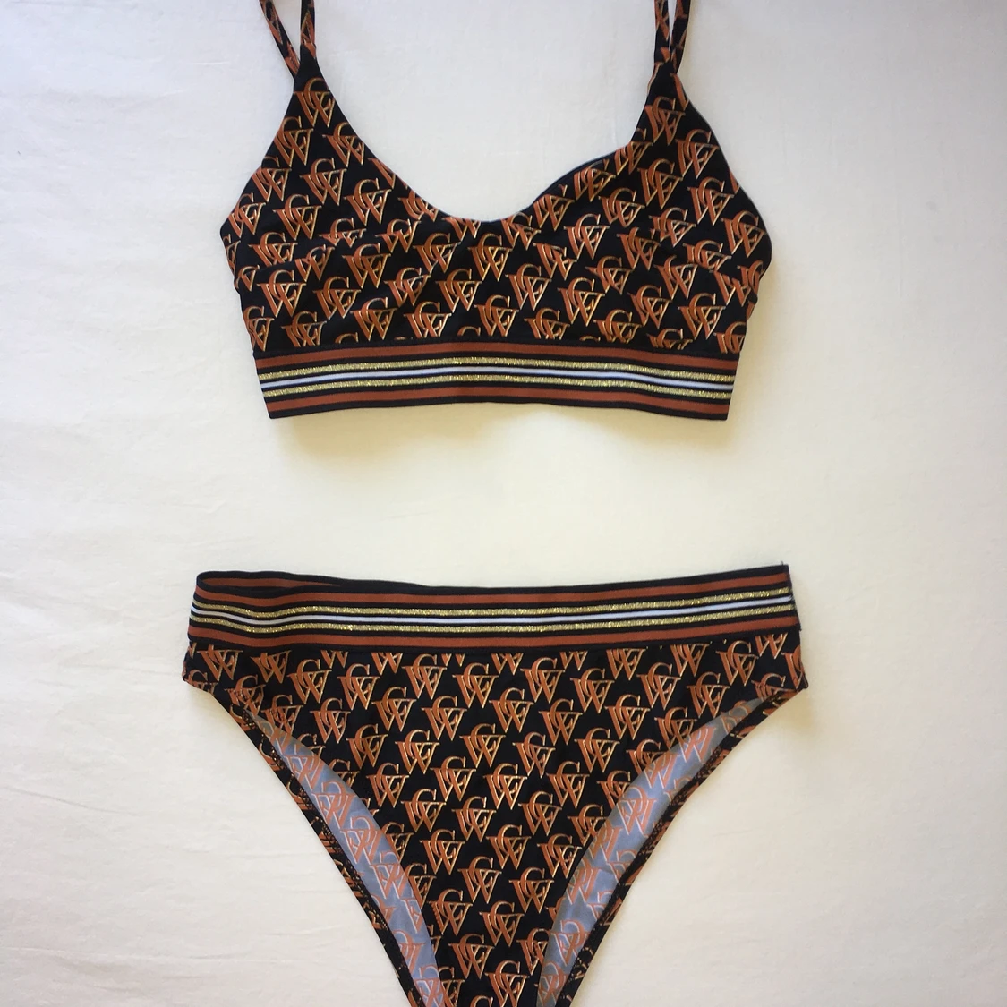 Högmidjad Bikini Carin Wester