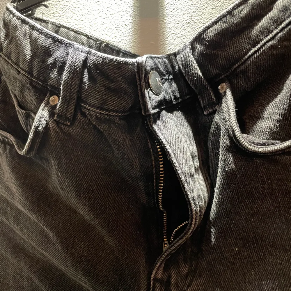 Jätte fina shorts från zara, säljer pga att dom är förstora men annars jätte fina💕 Använd 1-2 gånger och köparen står för frakt💕. Shorts.