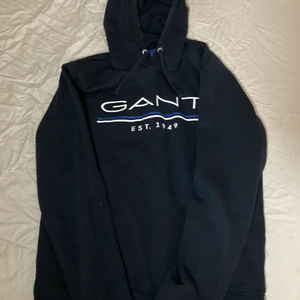 GANT hoodie - Herrmodell S, köpt för ca 4 månader sedan. 