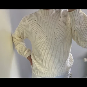 Stickad tröja storlek S  - Bud startar från 10kr 