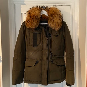 Jacka Hollies  - Jacka från Hollies. Storlek 36. Pris kan diskuteras. Kan skickas men behöver kolla upp pris. 