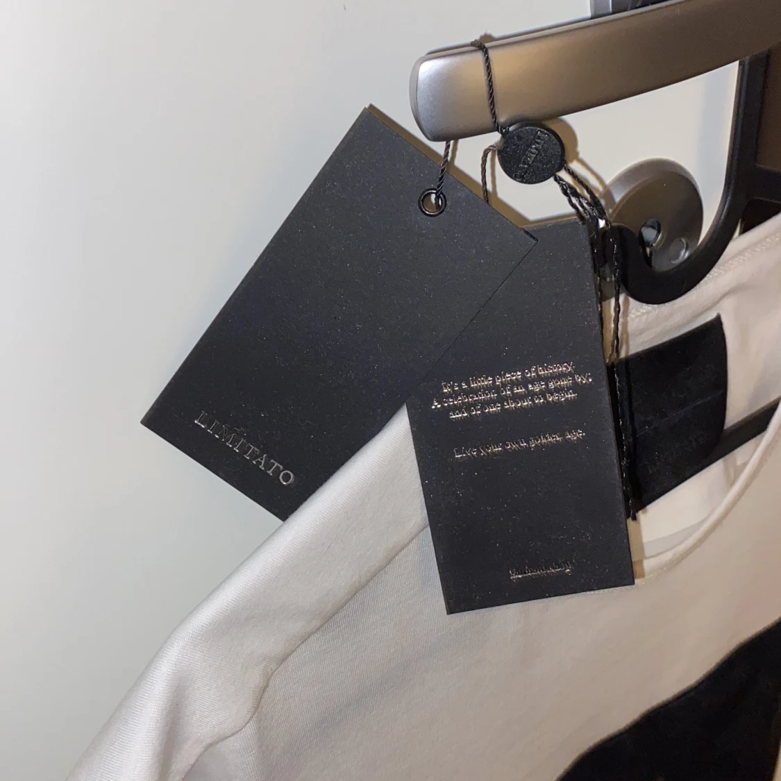 Limitato T-shirt storlek M.  - 2