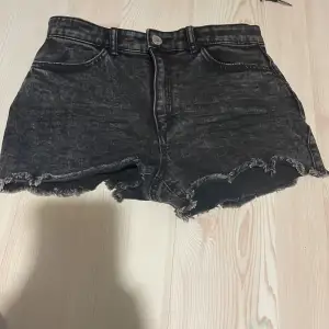 Snygga o sköna shorts säljer nu för de kommer aldrig till användning 