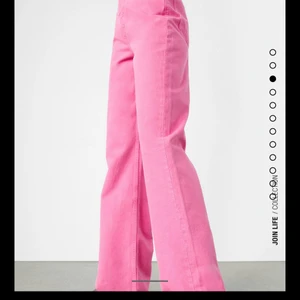 Rosa zara jeans - Är 167 går är lite långa säljer för att de är för små i stolek 38 så snarare stolek 35/36
