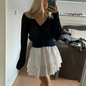 Stickad kofta - Söt stickad kofta som tyvärr inte kommer till användning! Säljer för 180 ink frakt! Storlek: s