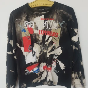 Vintage custom Sex pistols t-shirt - Cool tie-dyed Sex pistols t-shirt. Meet up in Stockholm or send by Postnord for 57:- up to 500g. Starting bid is 100:-. Size is S. Unisex