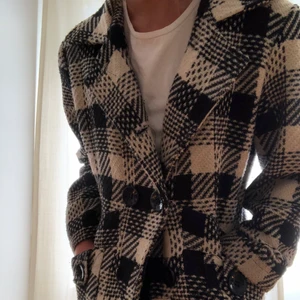 Rutig kappa - Fin kappa som är köpt i Köpenhamn🍁 Passar allt mellan S-L :)