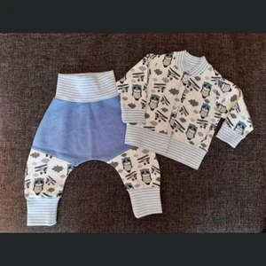 Välsydda barnkläder  - Min mamma har som hobby att sy barnkläder finns en grupp på Facebook som heter Tesslans sömnad. Allt som säljer här går till välgörenhet då hon syr prematurkläder till sjukhus och giving people. 100kr styck. Går ni in på Facebook kommenterar Agnes får ni dessa priser där. Går bra att beställa här med 