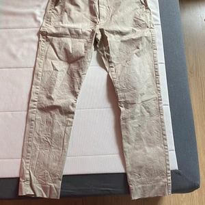 Premium organic byxor  - Skitsnygga beiga byxor som är oversize (Loose fit). Jag säljer de pga att de har blivit försmå. Storlek xl men skulle säga att de sitter som m/l. Mitt pris är nog 100 kr plus frakt men går att diskutera 