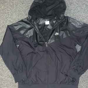 Windjacket - Snygg o praktisk vindjacka. 