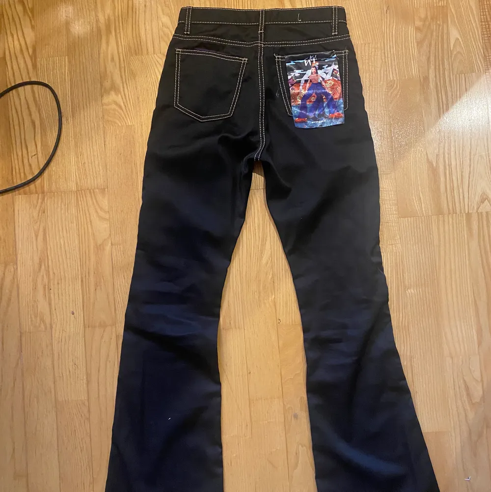 Eytys jeans i bra skick. High waisted med lite bootcut storlek 27. Använd fåtal gånger.  #Eytys #Bootcut. Jeans & Byxor.