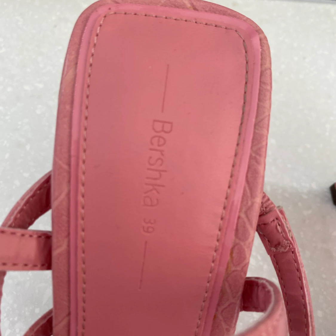 Superfina rosa klackar från Bershka - 91