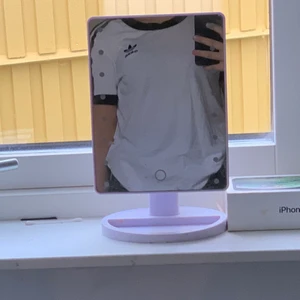 Adidas T-shirt strl 34 - Jätte fin. Och bekväm, kommer aldrig till användning längre. Original pris 400kr